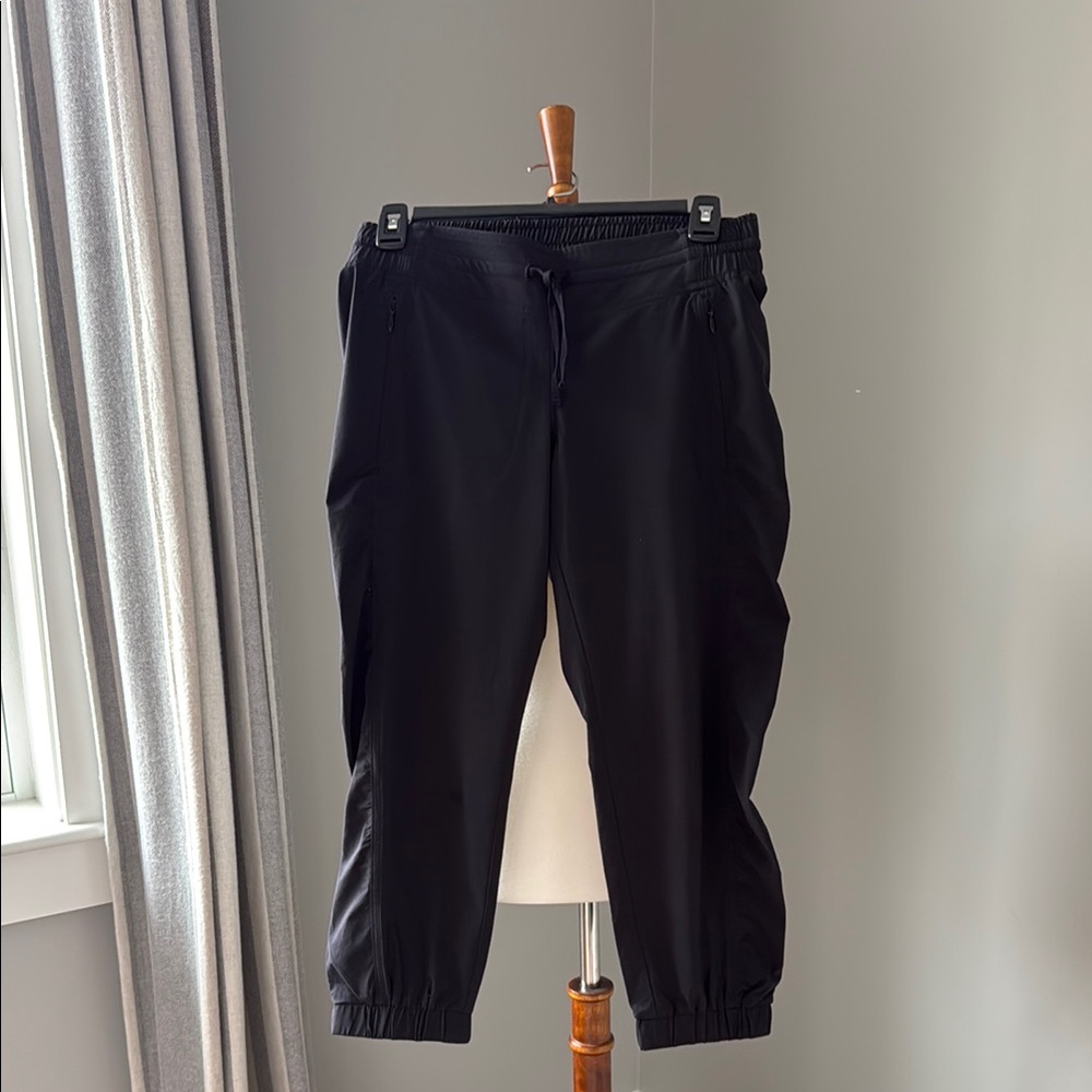 Athleta Black Women’s Capri Pants